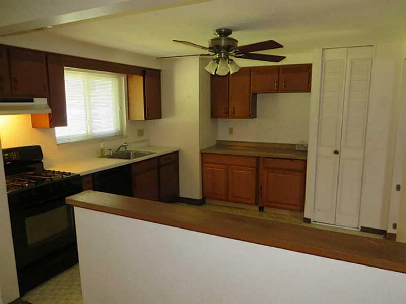 125 Rangley Drive Pittsburgh, PA 15209 - Photo 2 of 24 Kitchen. Nice size kitchen