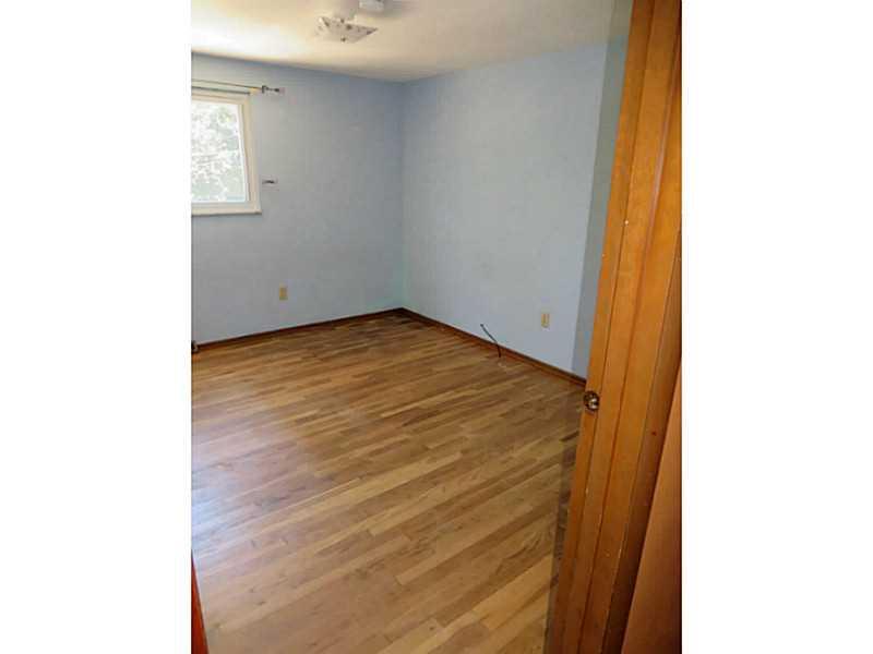 125 Rangley Drive Pittsburgh, PA 15209 - Photo 12 of 24 Bedroom. Another bedroom