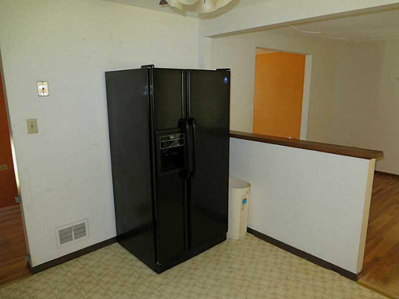 125 Rangley Drive Pittsburgh, PA 15209 - Photo 4 of 24 Bedroom. Icemaker Whirlpool