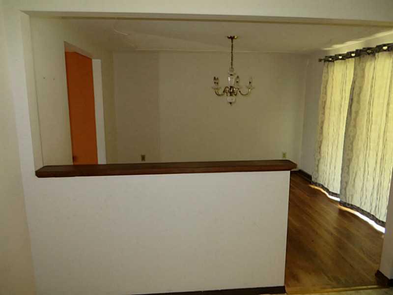 125 Rangley Drive Pittsburgh, PA 15209 - Photo 6 of 24 Dining Room. Kitchen to dining room walkway