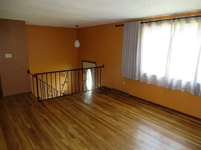125 Rangley Drive Pittsburgh, PA 15209 - Photo 8 of 24 Living Room. Another living room showing railing by entrance