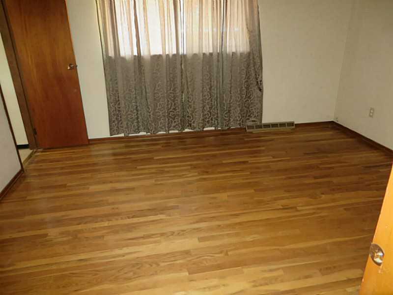 125 Rangley Drive Pittsburgh, PA 15209 - Photo 10 of 24 Master Bedroom. Hardwood in all bedrooms