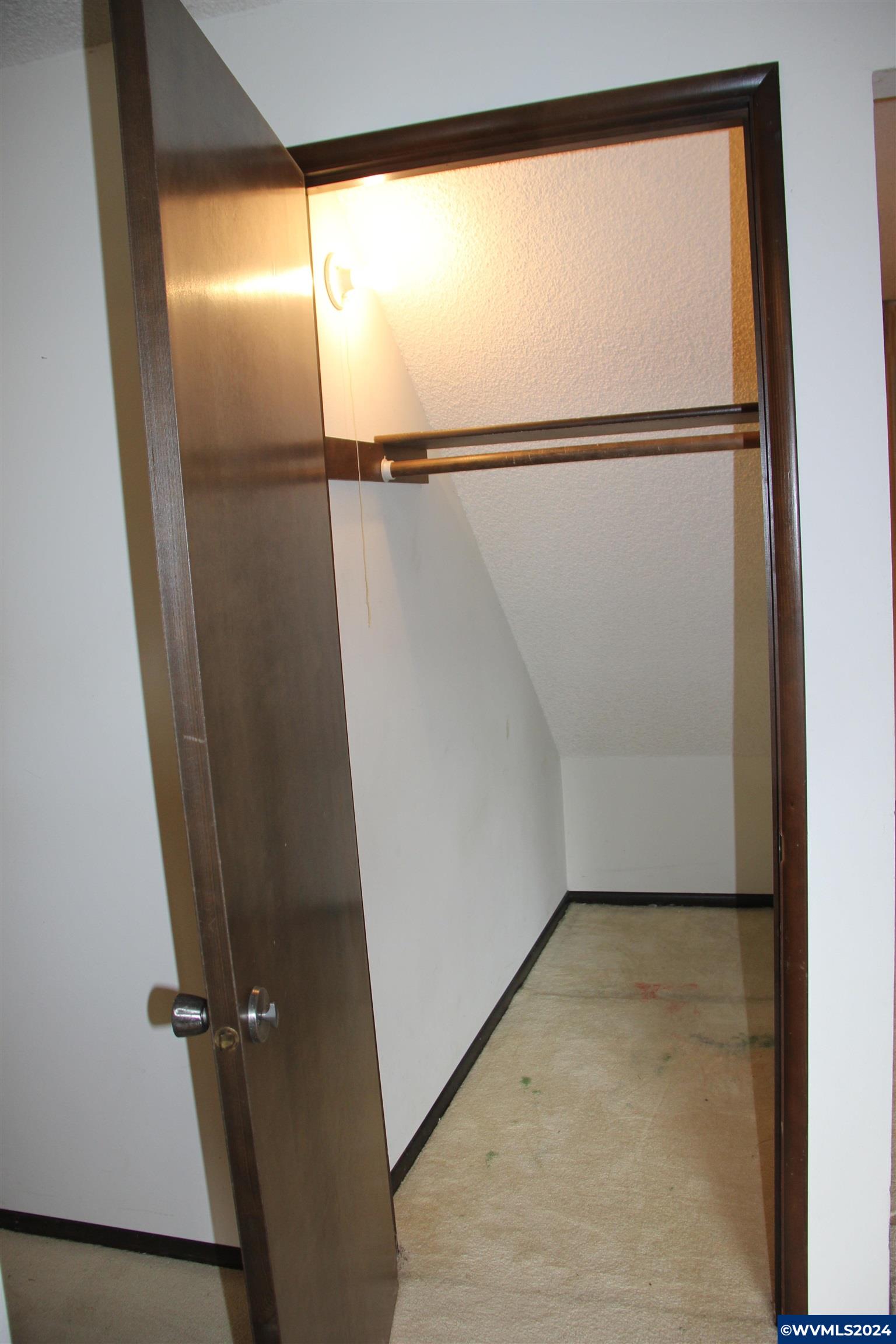 20589 Southwest Rosa Drive Beaverton, OR 97078 - Photo 6 of 39 Gallery Image 6