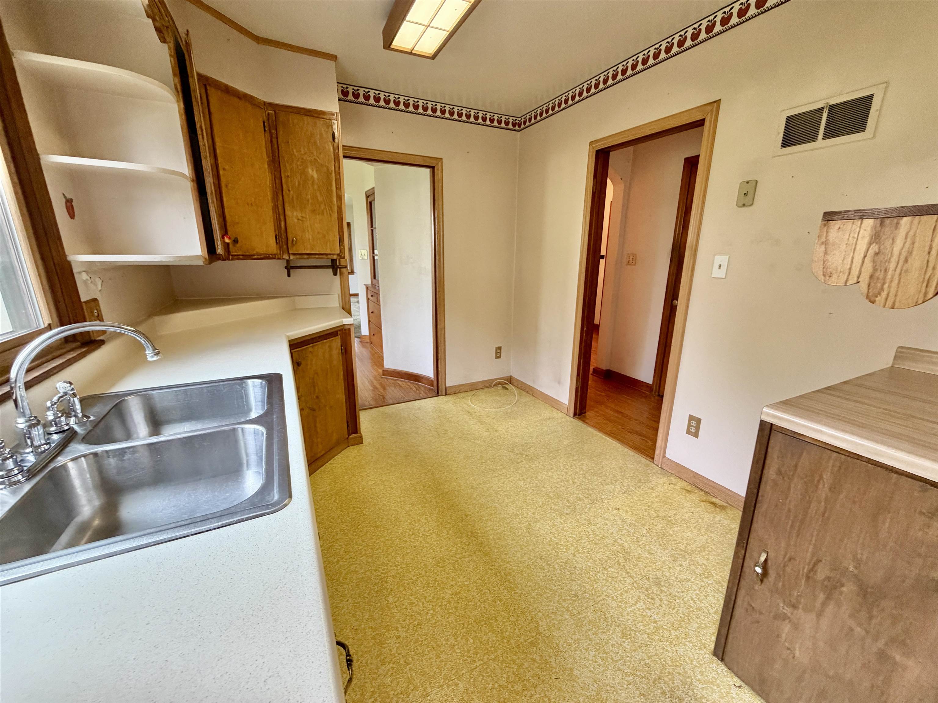 820 9th Avenue Monroe, WI 53566 - Photo 14 of 33