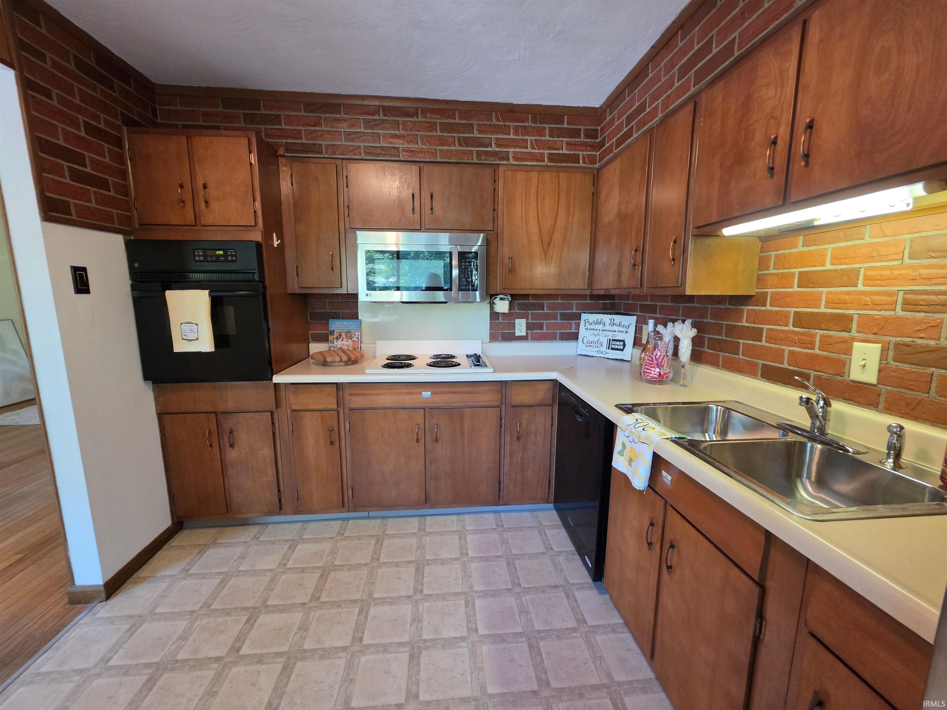 4625 North Ridgewood Drive Bloomington, IN 47404 - Photo 12 of 36