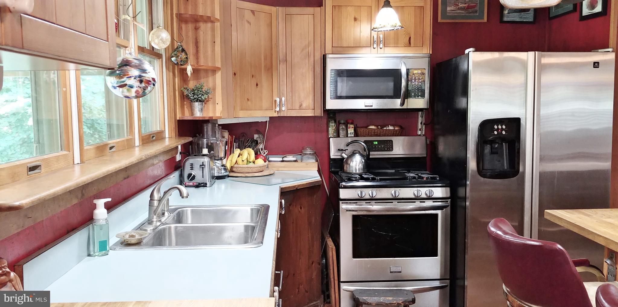 818 Worthington Mill Road Newtown, PA 18940 - Photo 16 of 29 Stainless appliances!