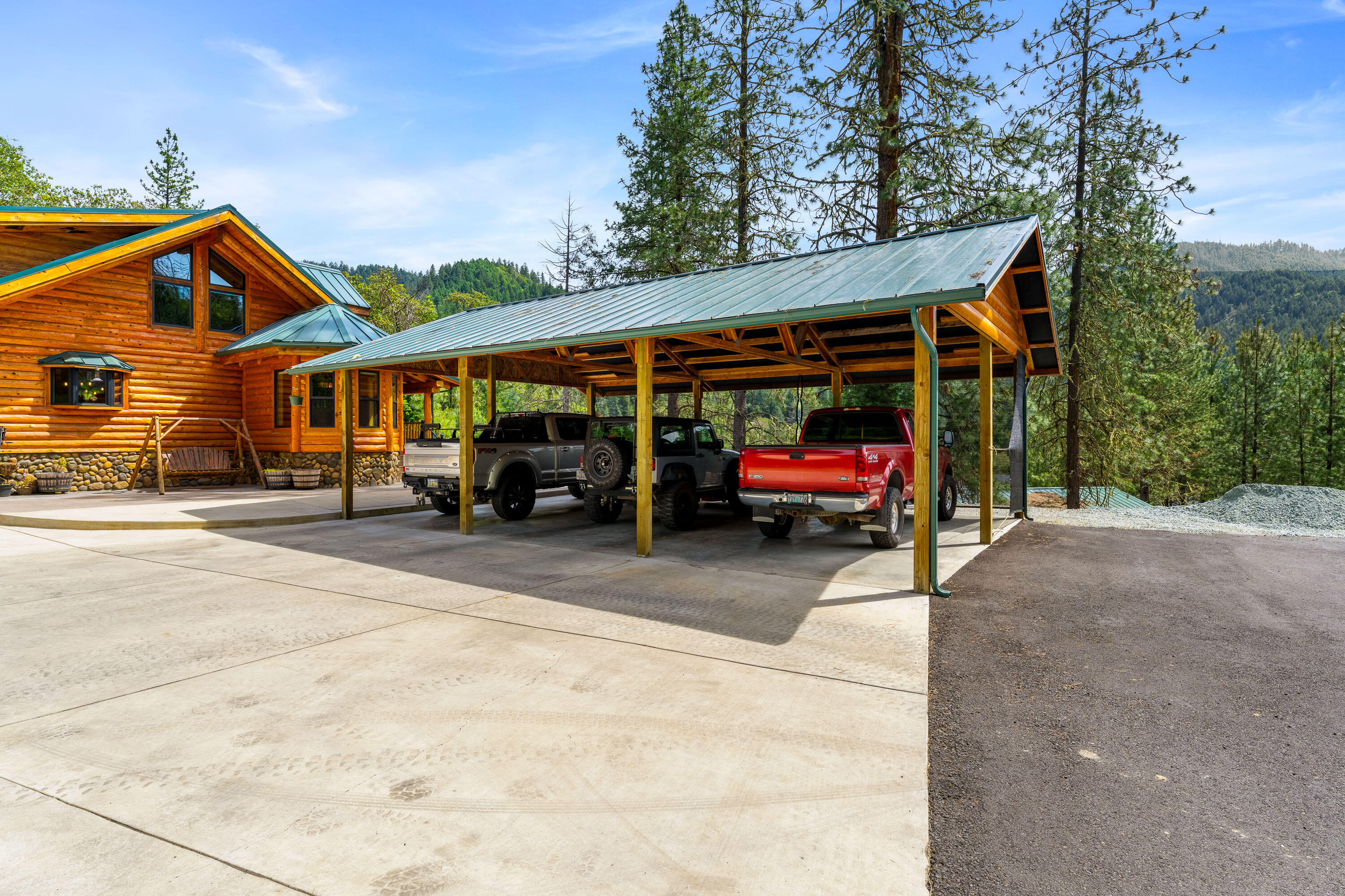 225 Eagle Ridge Road Canyonville, OR 97417 - Photo 14 of 52 a view of outdoor space with parked cars
