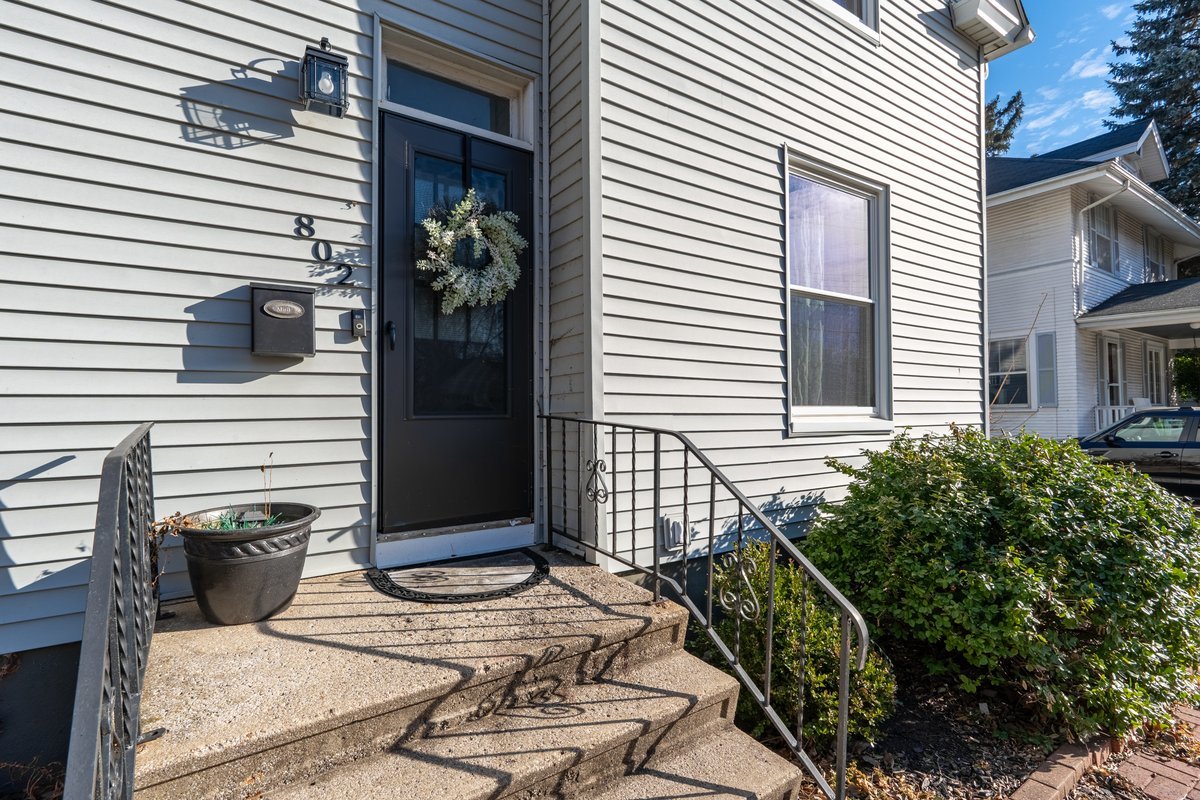 802 South Fell Avenue Normal, IL 61761 - Photo 6 of 25 a view of a house with backyard and sitting area