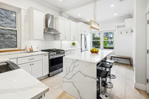 $575,000 | 3762 North Fremont Street, Unit 1S, Chicago, IL 60613