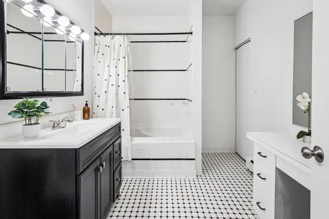 $575,000 | 3762 North Fremont Street, Unit 1S, Chicago, IL 60613