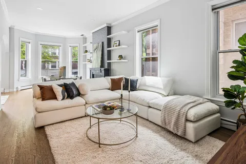 $575,000 | 3762 North Fremont Street, Unit 1S, Chicago, IL 60613