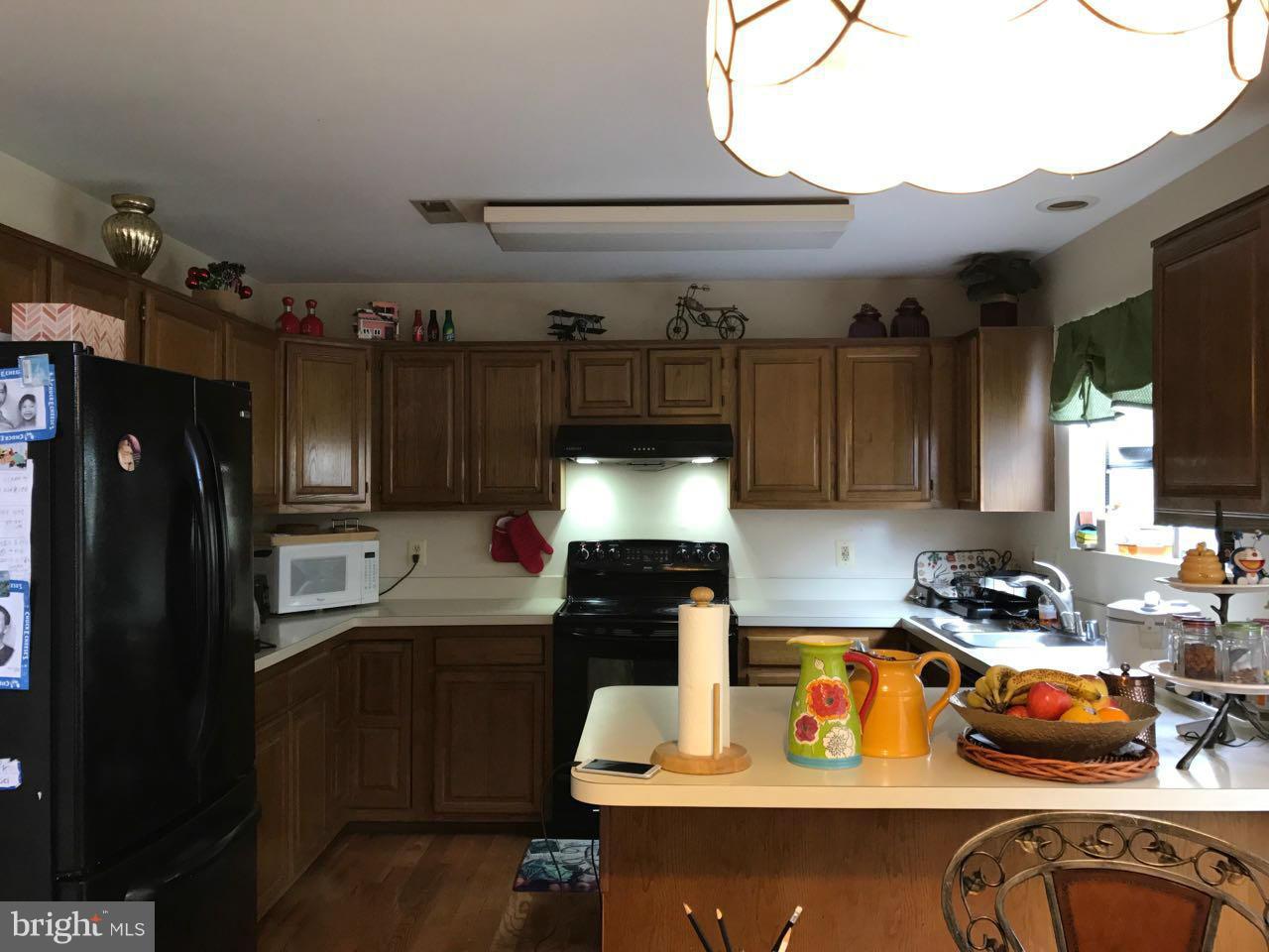 29 Solitaire Court Gaithersburg, MD 20878 - Photo 10 of 27 Kitchen