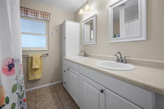 $350,000 | 556 Neponsit Drive, Venice, FL 34293