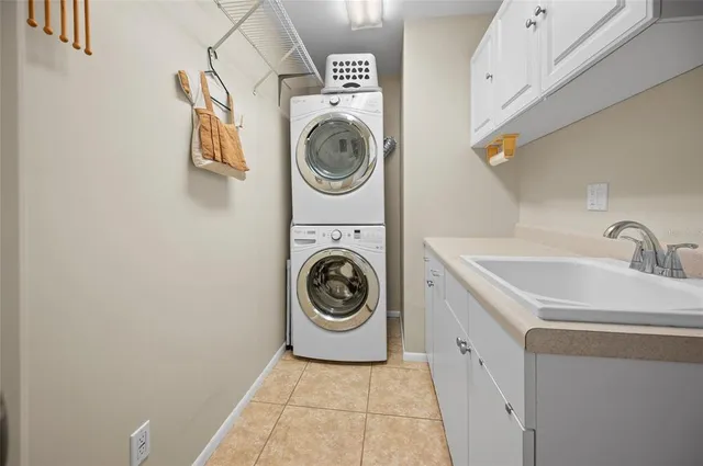 $350,000 | 556 Neponsit Drive, Venice, FL 34293