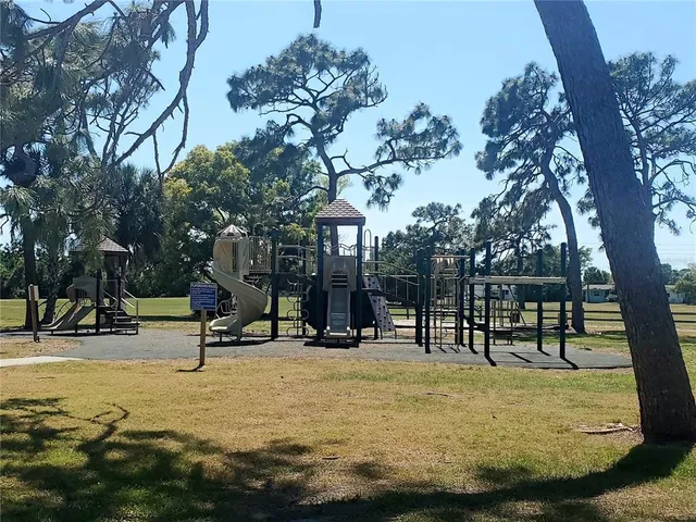 $350,000 | 556 Neponsit Drive, Venice, FL 34293