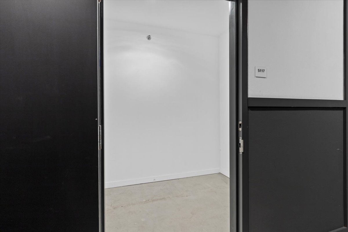 4801 Springdale Road, Unit 1107 Austin, TX 78723 - Photo 24 of 40 a close view of closet