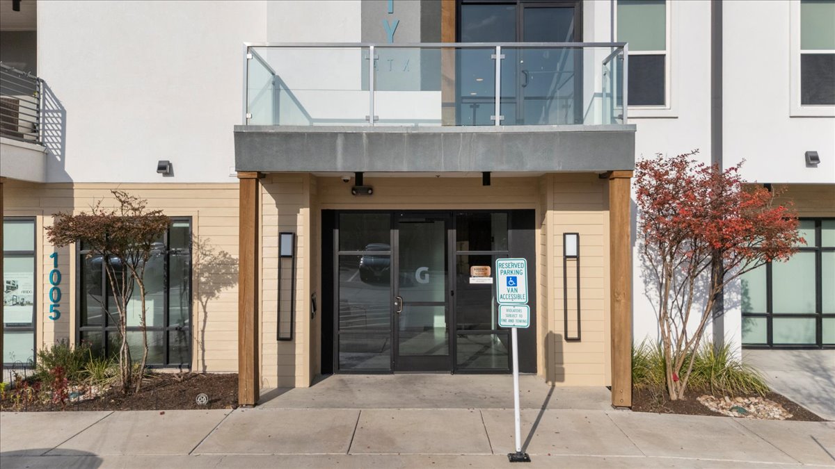4801 Springdale Road, Unit 1107 Austin, TX 78723 - Photo 3 of 40 Entrance to property with stucco siding