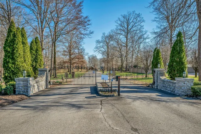 $729,900 | 1034 Ridglea Drive, Burns, TN 37029