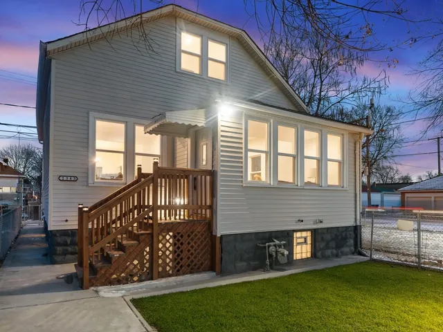 $319,999 | 2343 Ridgeland Avenue, Berwyn, IL 60402