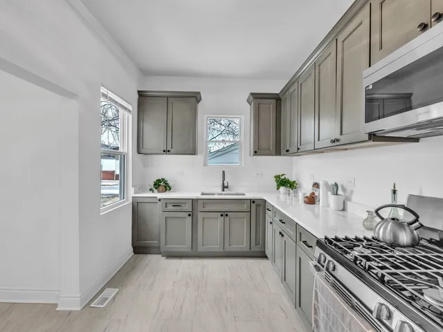 $319,999 | 2343 Ridgeland Avenue, Berwyn, IL 60402