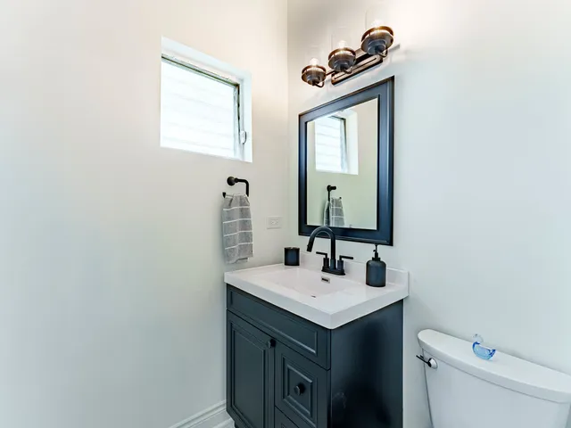 $319,999 | 2343 Ridgeland Avenue, Berwyn, IL 60402