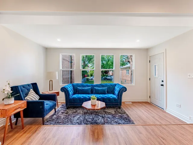 $319,999 | 2343 Ridgeland Avenue, Berwyn, IL 60402