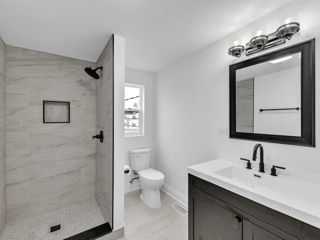 $319,999 | 2343 Ridgeland Avenue, Berwyn, IL 60402