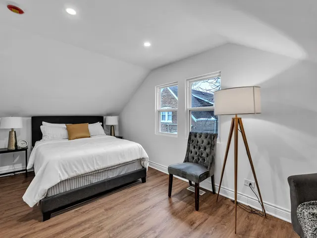 $319,999 | 2343 Ridgeland Avenue, Berwyn, IL 60402