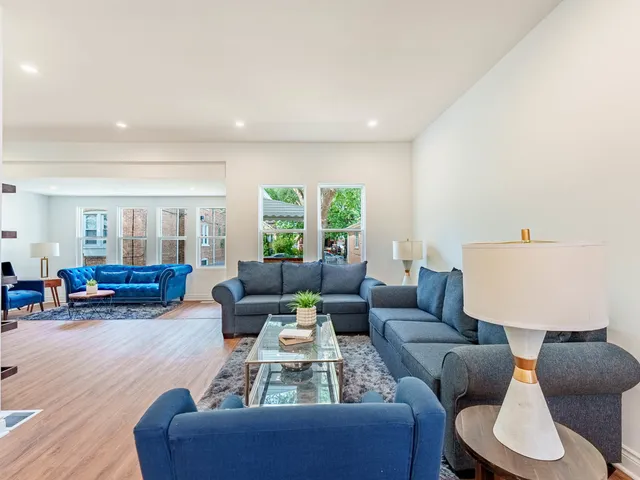 $319,999 | 2343 Ridgeland Avenue, Berwyn, IL 60402