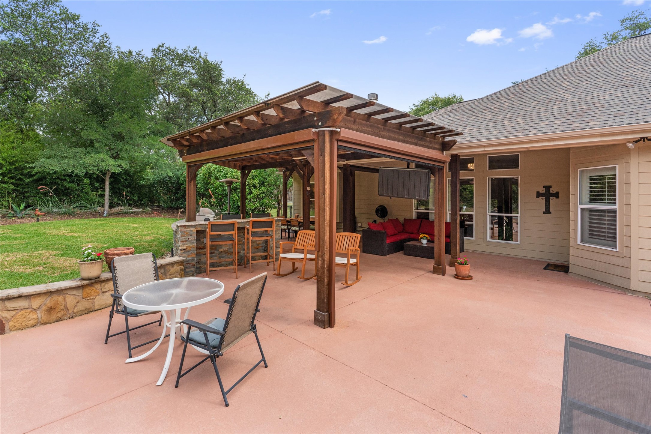 223 East Ridgewood Road Georgetown, TX 78633 - Photo 28 of 40 An inviting outdoor living space perfect for entertaining