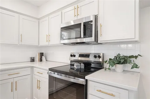 $365,000 | 16008 West 154th Street, Olathe, KS 66062