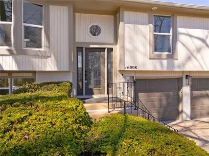 $365,000 | 16008 West 154th Street, Olathe, KS 66062