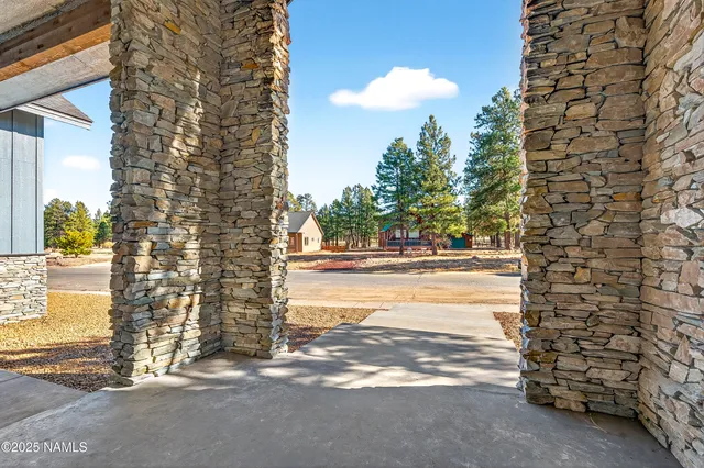 $989,000 | 2421 West Brookhollow Drive, Williams, AZ 86046