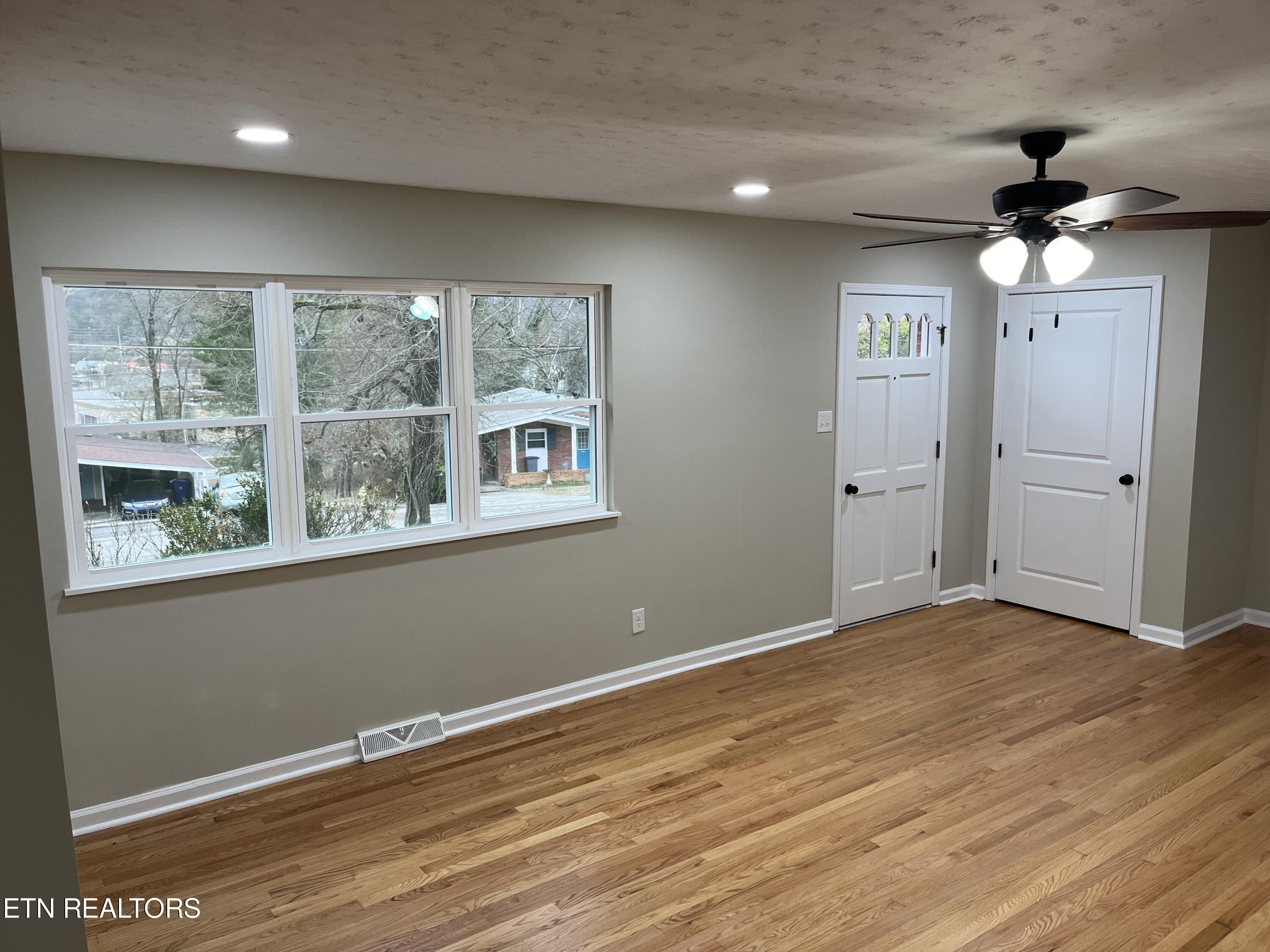 110 Henley Road Oak Ridge, TN 37830 - Photo 10 of 37 10