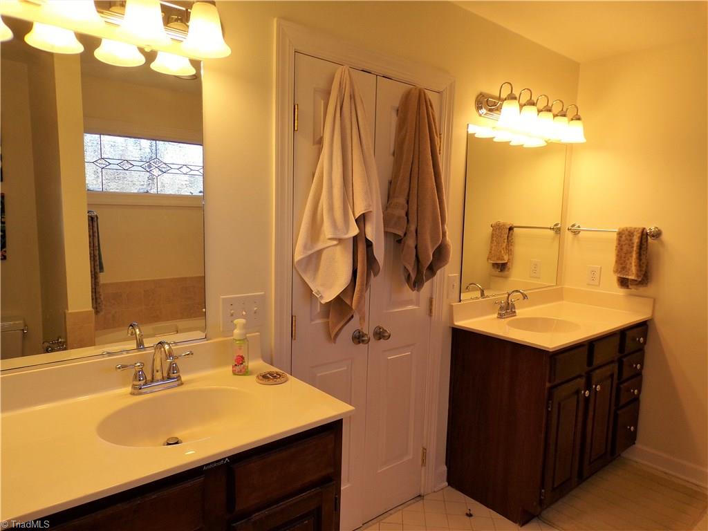 1218 Gatehouse Road High Point, NC 27262 - Photo 19 of 30 Gallery Image 19