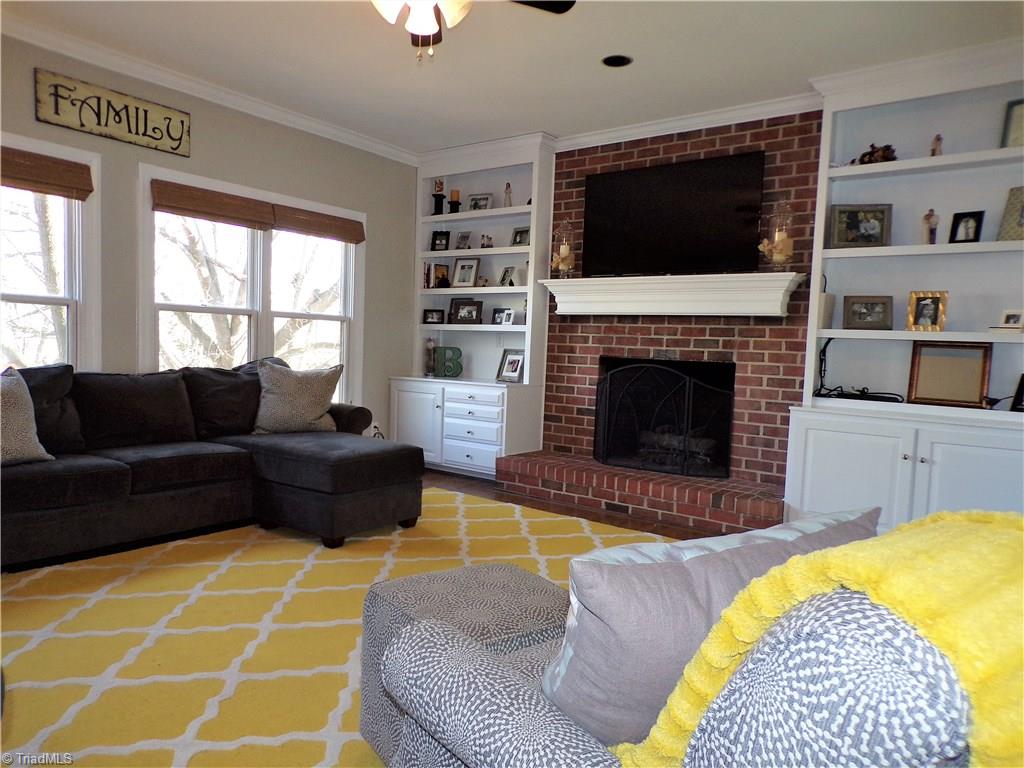 1218 Gatehouse Road High Point, NC 27262 - Photo 9 of 30 Gallery Image 9