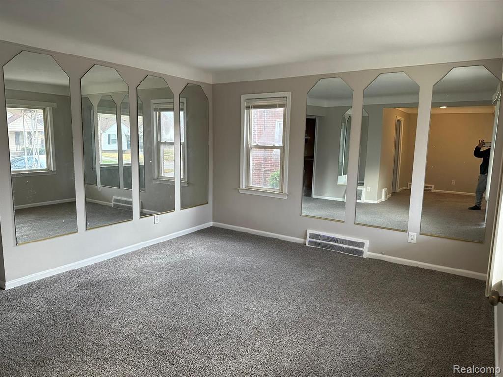 19522 Edinborough Road Detroit, MI 48219 - Photo 2 of 26