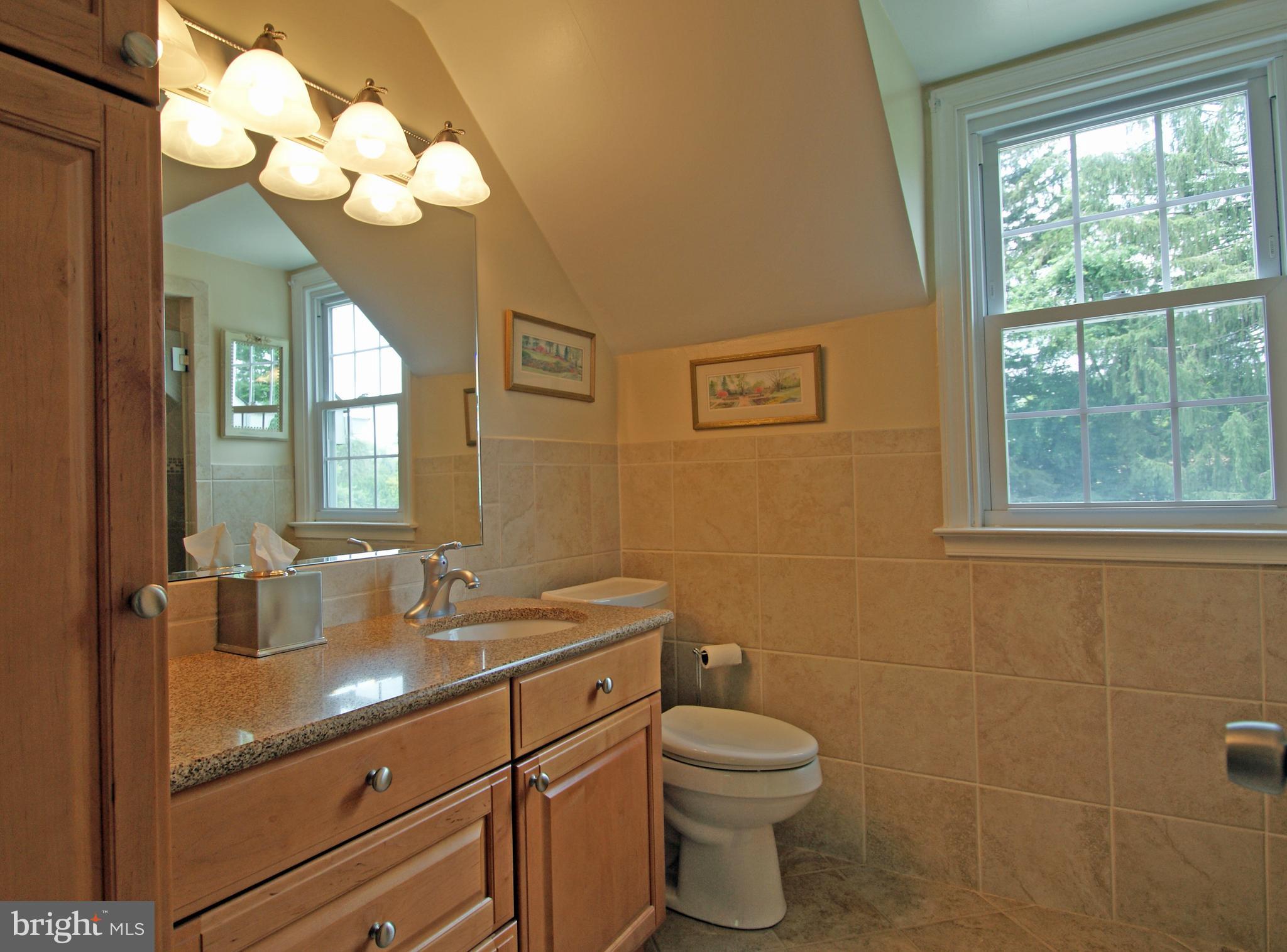 511 Marks Road Oreland, PA 19075 - Photo 14 of 26 Owner's Bath