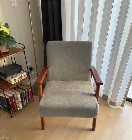 a view of livingroom with furniture