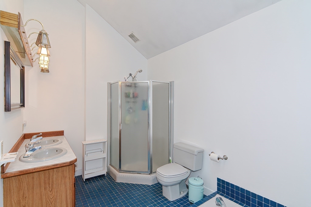 72 Allen Road Sturbridge, MA 01566 - Photo 12 of 40