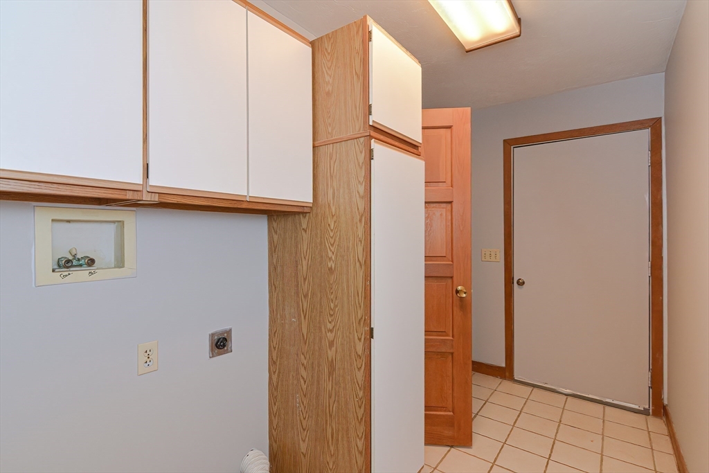 72 Allen Road Sturbridge, MA 01566 - Photo 32 of 40 a view of closet area