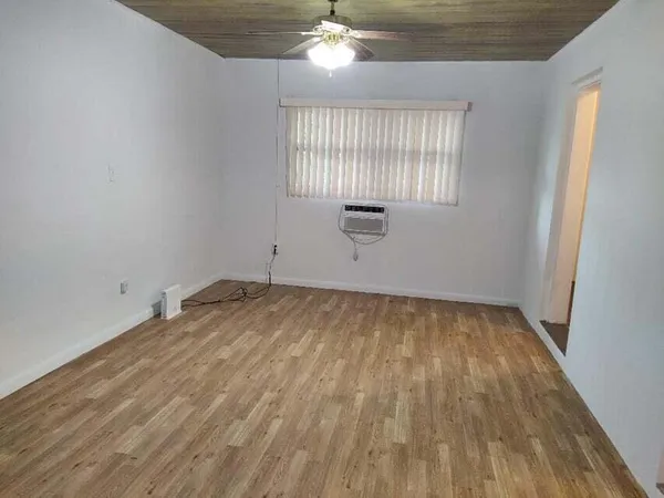 $1,600 | 1951 Kathy Lane, Unit B, Juno Ridge, FL 33408