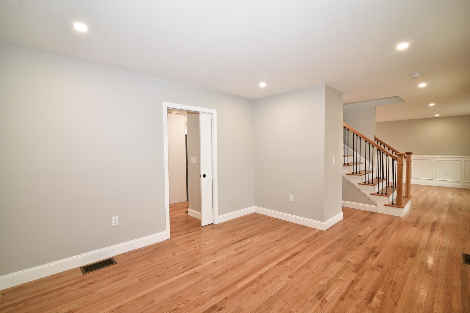 19 Mammoth Road Hooksett, NH 03106 - Photo 12 of 48