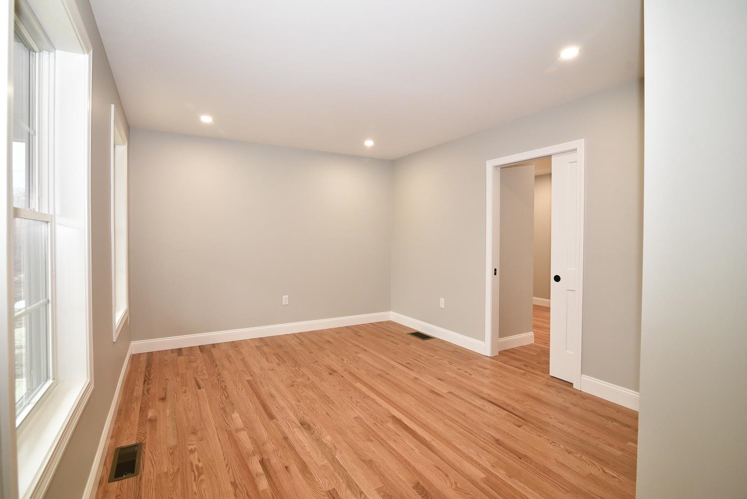 19 Mammoth Road Hooksett, NH 03106 - Photo 13 of 48