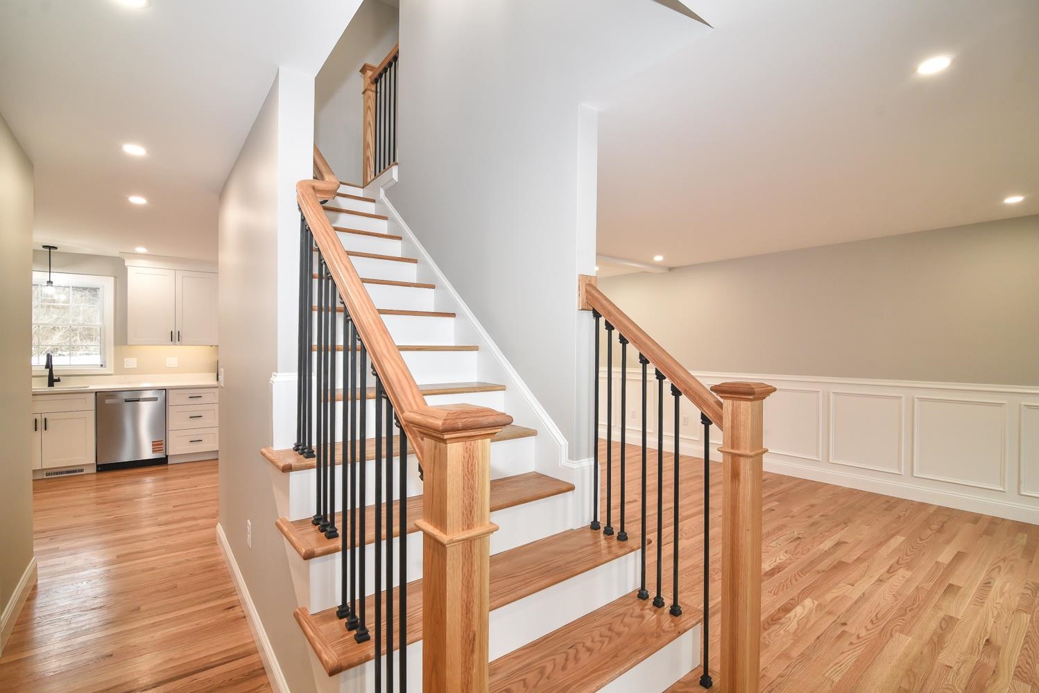 19 Mammoth Road Hooksett, NH 03106 - Photo 14 of 48