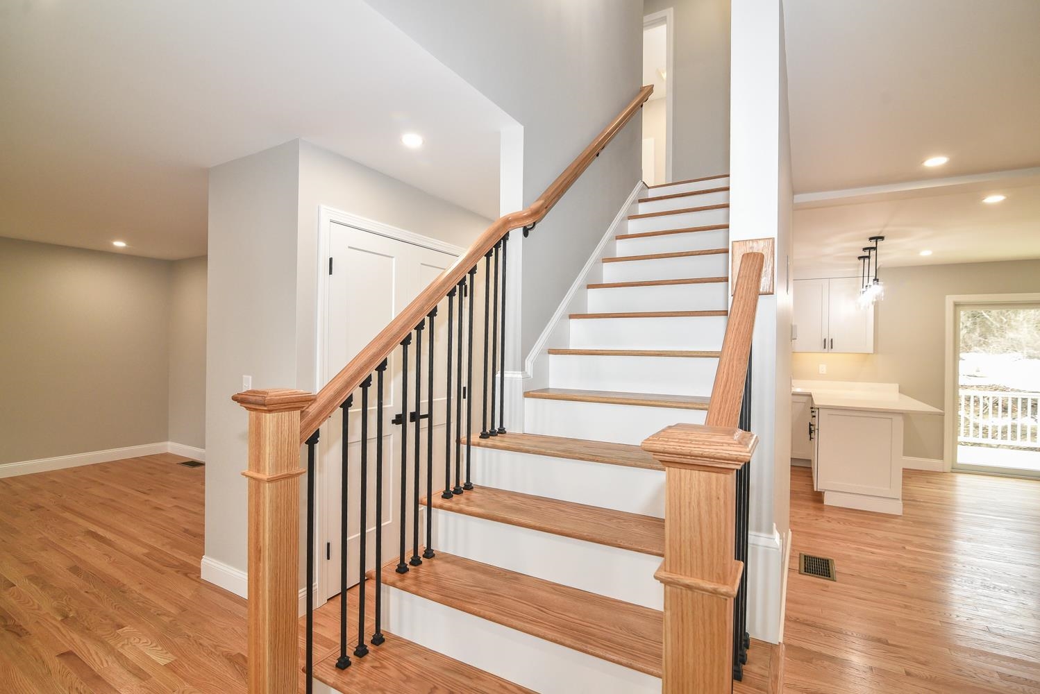 19 Mammoth Road Hooksett, NH 03106 - Photo 15 of 48