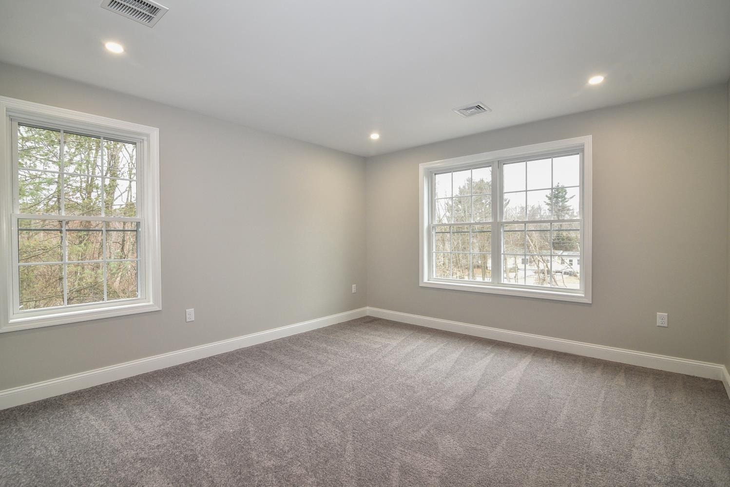 19 Mammoth Road Hooksett, NH 03106 - Photo 16 of 48