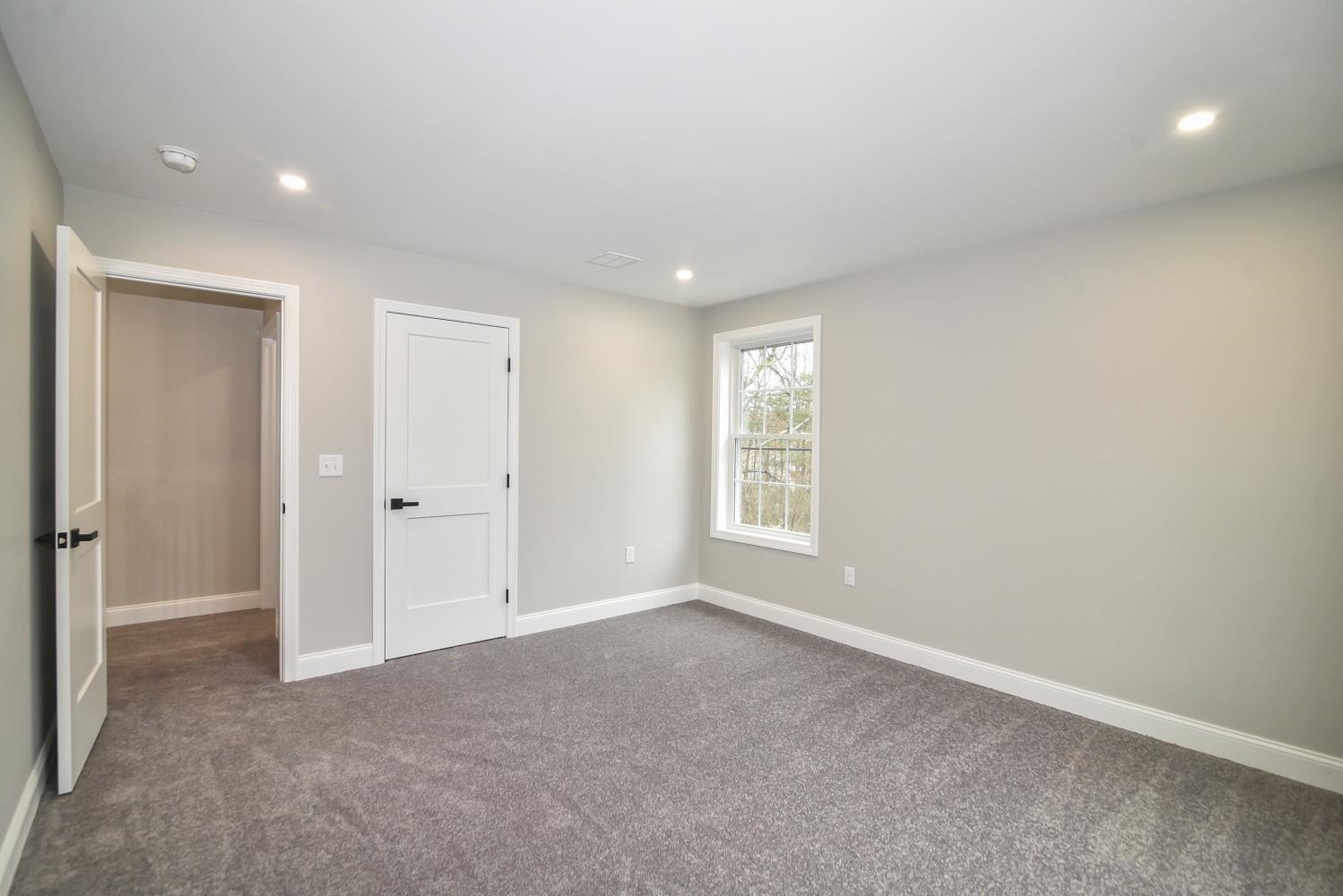 19 Mammoth Road Hooksett, NH 03106 - Photo 17 of 48