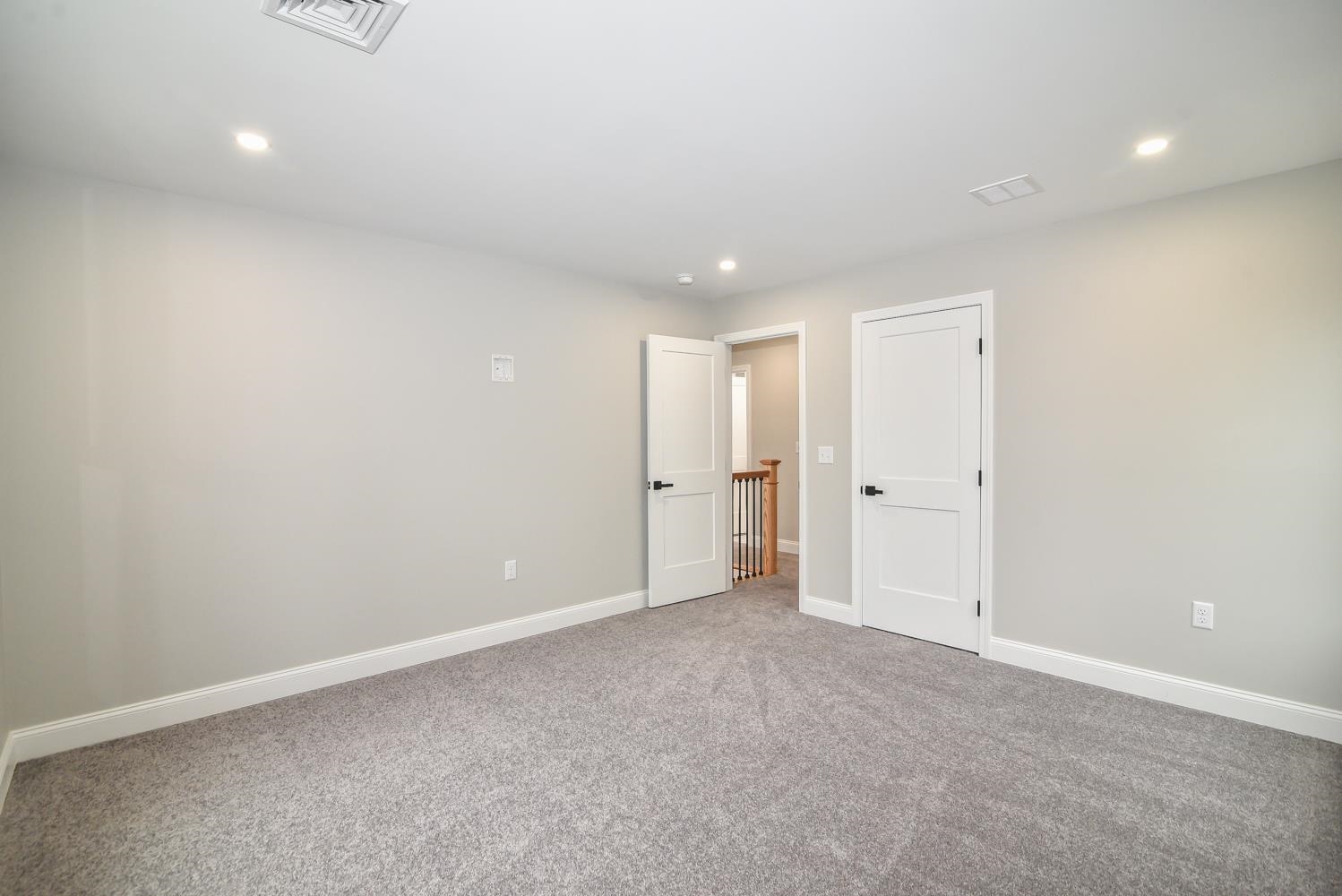 19 Mammoth Road Hooksett, NH 03106 - Photo 18 of 48