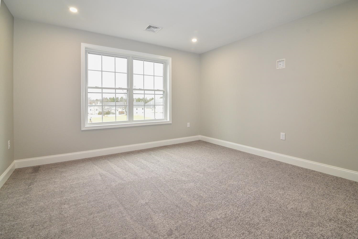 19 Mammoth Road Hooksett, NH 03106 - Photo 19 of 48